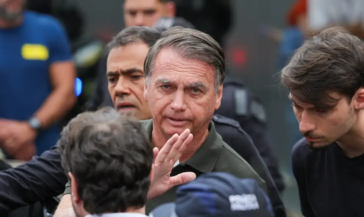 Exército entrega armas de Bolsonaro à PF e informa falta de duas  Créditos: Lagartense.com.br - © Copyright 2008-2024 Sistema Lagartense de Comunicação e Participações S.A.